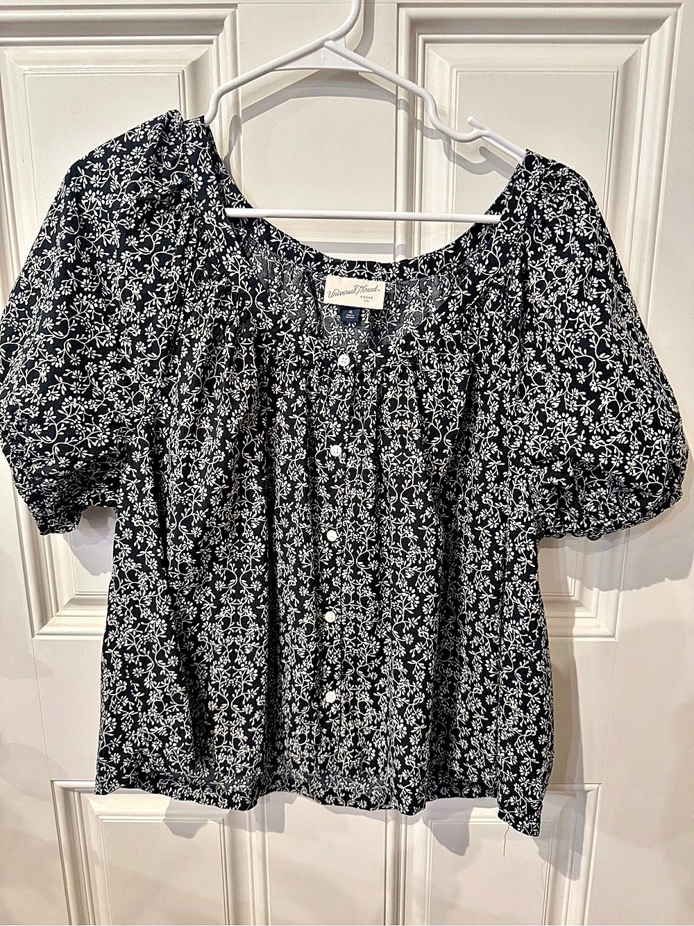 Universal Thread Black White Floral Short Sleeve Button Front Blouse Button